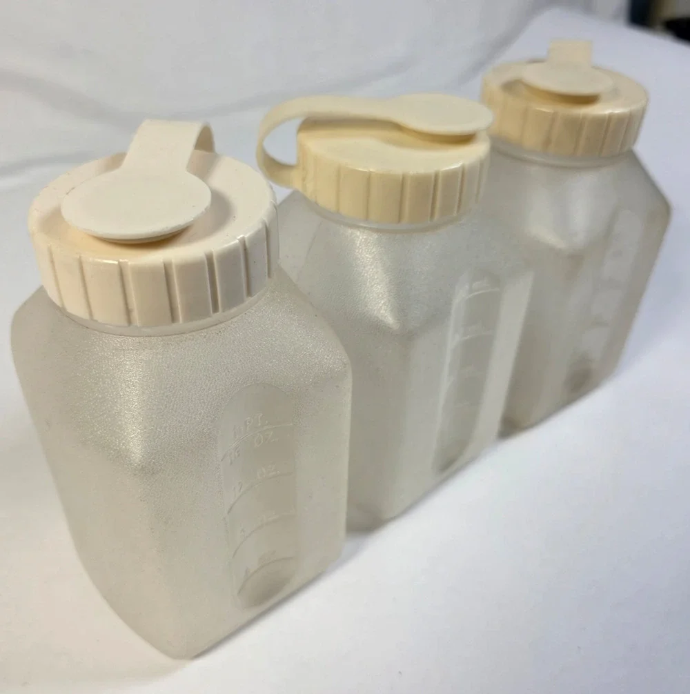 Set 3 Rubbermaid 1 Pint Drink Bottle Almond Lid Servin Saver Flip Top Lid 0229